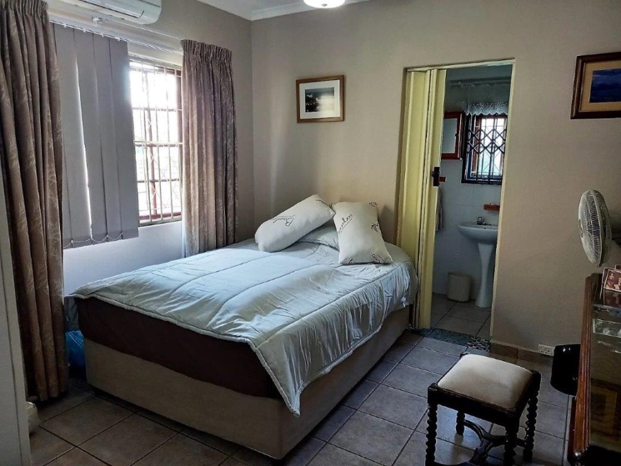 2 Bedroom Property for Sale in Uvongo KwaZulu-Natal