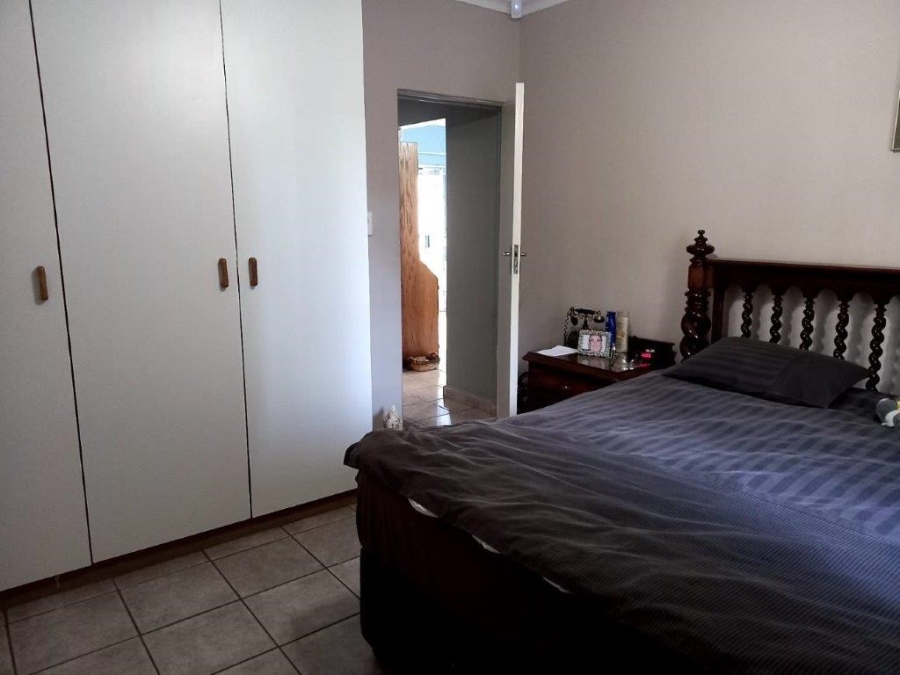 2 Bedroom Property for Sale in Uvongo KwaZulu-Natal