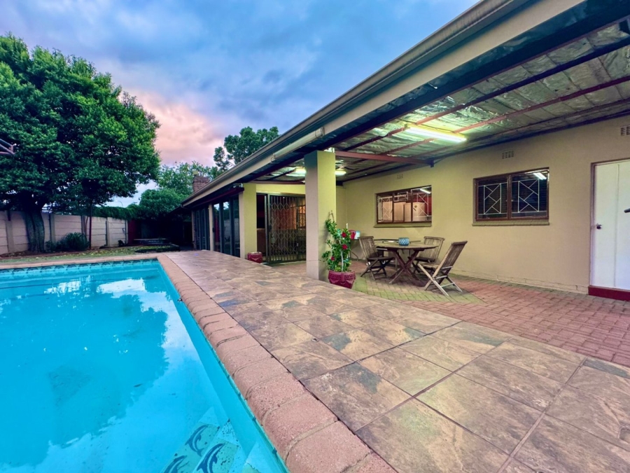 To Let 4 Bedroom Property for Rent in Huttenheights KwaZulu-Natal