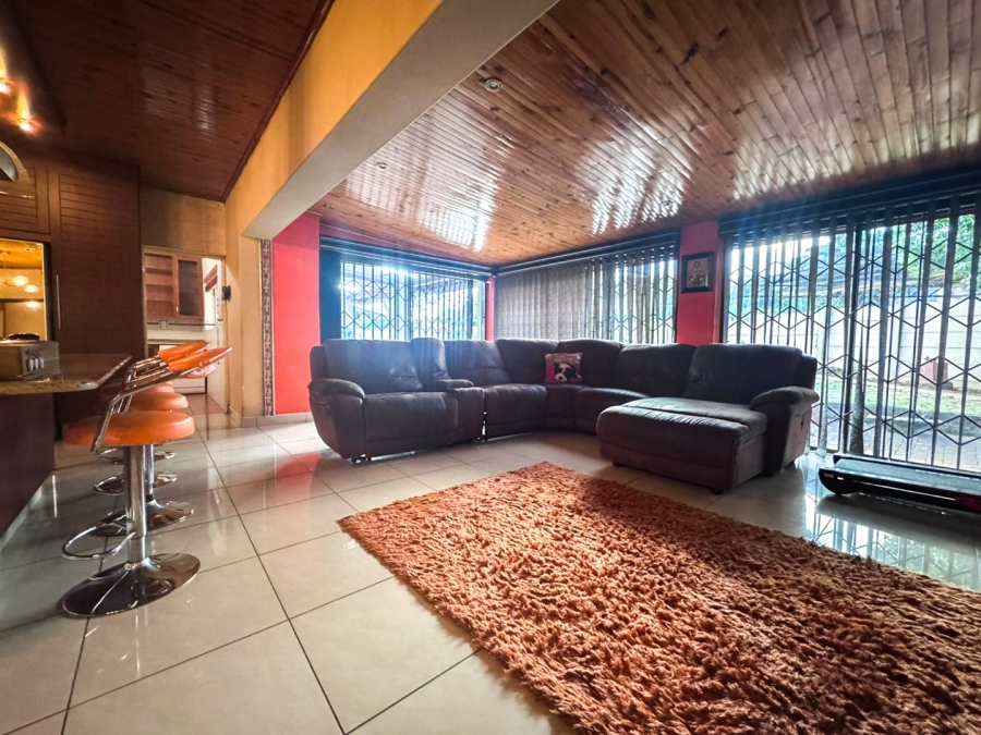 To Let 4 Bedroom Property for Rent in Huttenheights KwaZulu-Natal