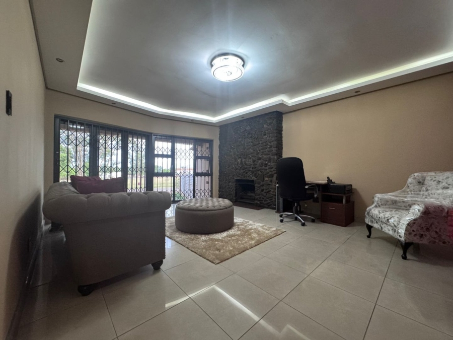 To Let 4 Bedroom Property for Rent in Huttenheights KwaZulu-Natal