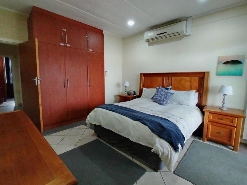 2 Bedroom Property for Sale in Uvongo KwaZulu-Natal