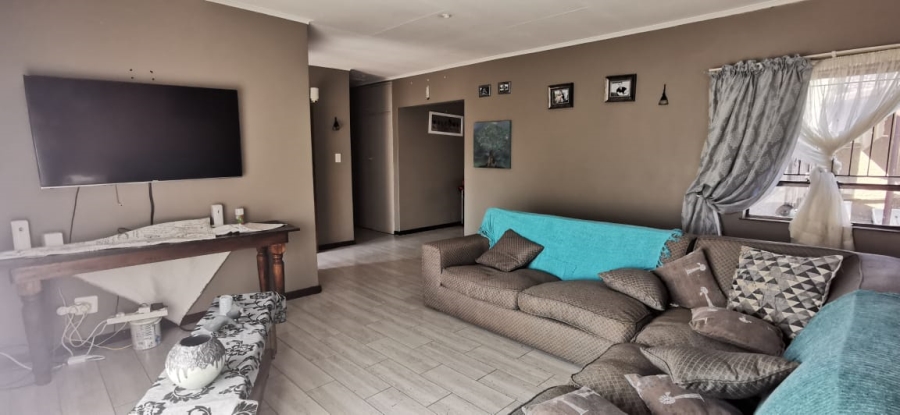 6 Bedroom Property for Sale in Pioneer Park KwaZulu-Natal