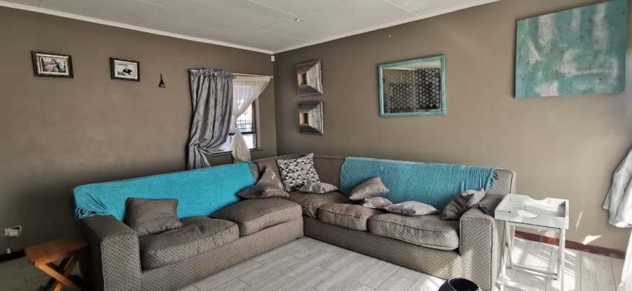 6 Bedroom Property for Sale in Pioneer Park KwaZulu-Natal