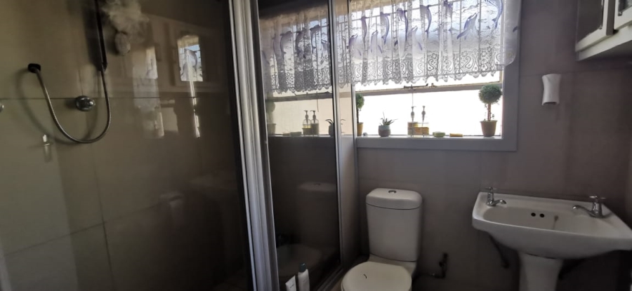 6 Bedroom Property for Sale in Pioneer Park KwaZulu-Natal