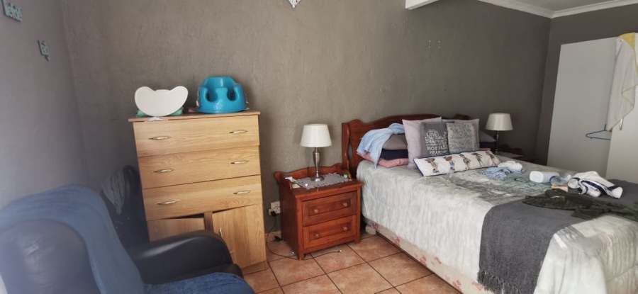 6 Bedroom Property for Sale in Pioneer Park KwaZulu-Natal