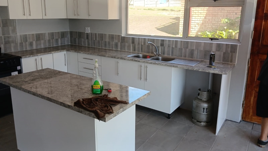 To Let 2 Bedroom Property for Rent in Margate KwaZulu-Natal