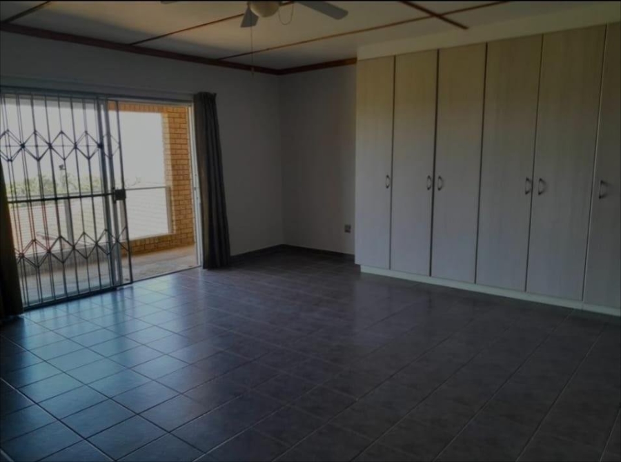 To Let 4 Bedroom Property for Rent in Margate KwaZulu-Natal