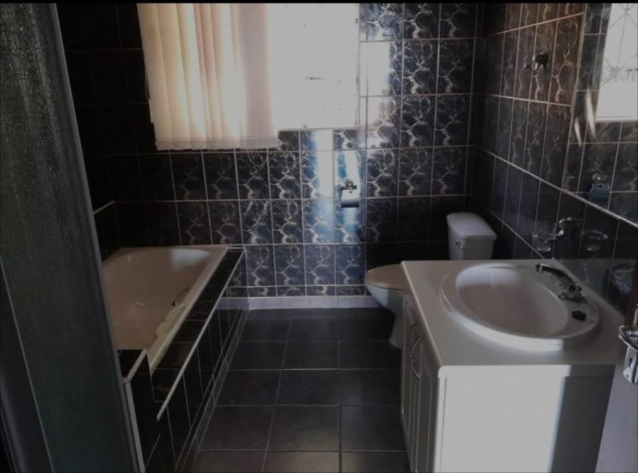 To Let 4 Bedroom Property for Rent in Margate KwaZulu-Natal
