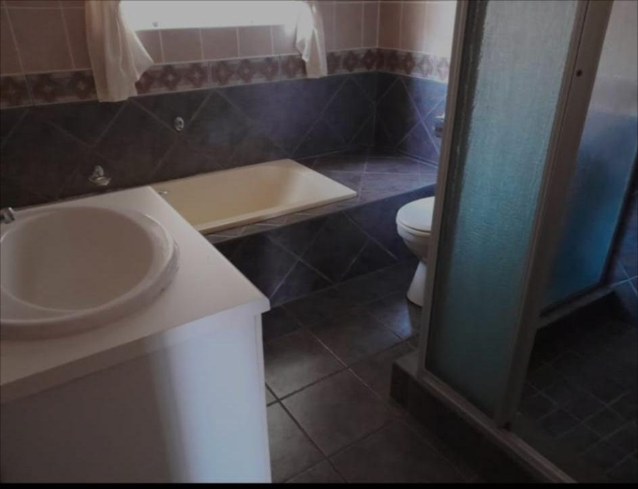 To Let 4 Bedroom Property for Rent in Margate KwaZulu-Natal