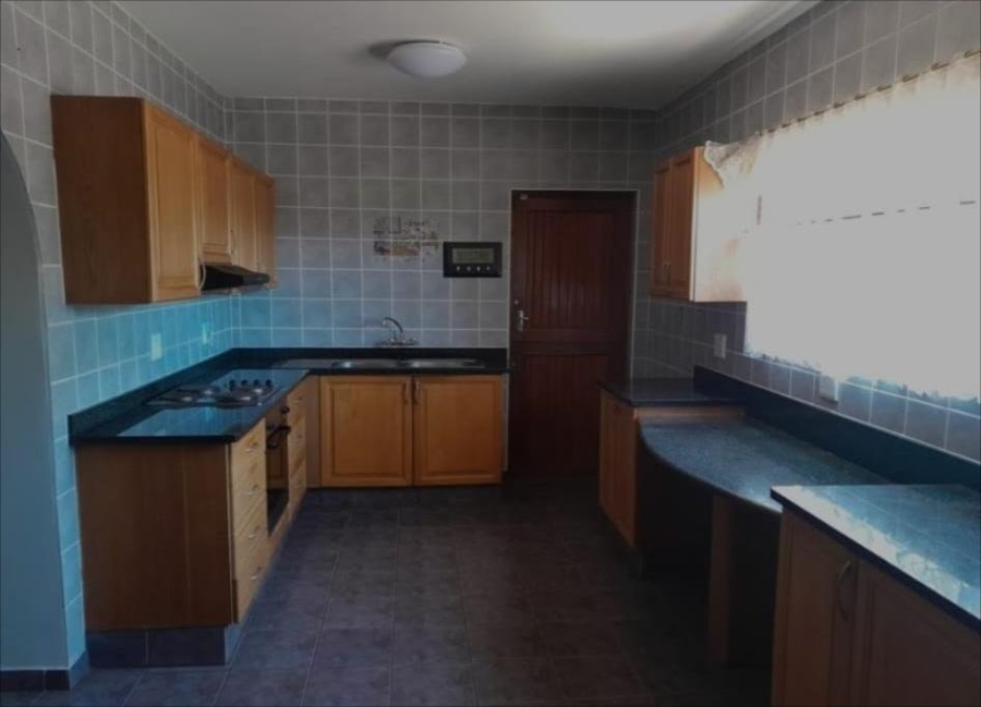 To Let 4 Bedroom Property for Rent in Margate KwaZulu-Natal