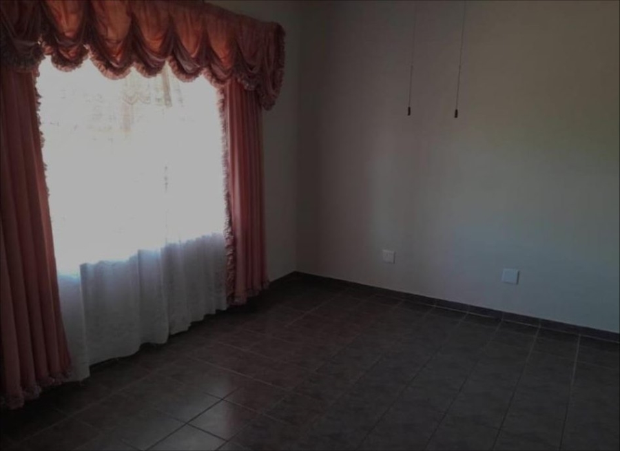 To Let 4 Bedroom Property for Rent in Margate KwaZulu-Natal