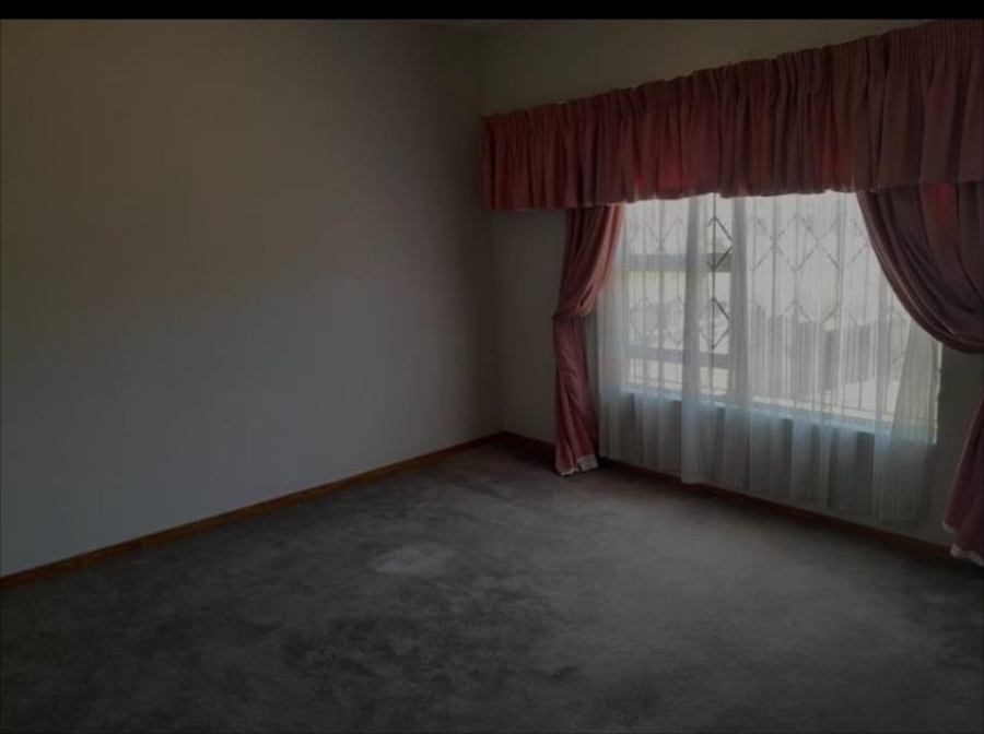 To Let 4 Bedroom Property for Rent in Margate KwaZulu-Natal