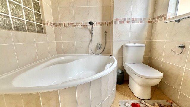 3 Bedroom Property for Sale in Uvongo KwaZulu-Natal