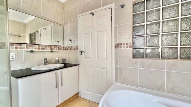 3 Bedroom Property for Sale in Uvongo KwaZulu-Natal