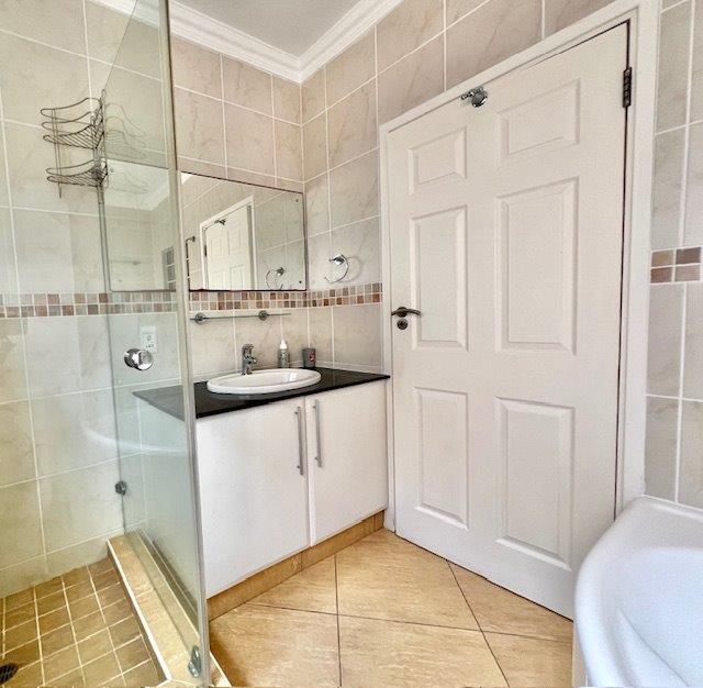 3 Bedroom Property for Sale in Uvongo KwaZulu-Natal
