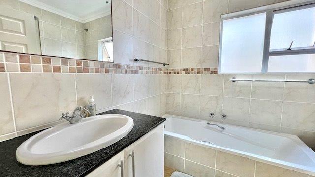 3 Bedroom Property for Sale in Uvongo KwaZulu-Natal