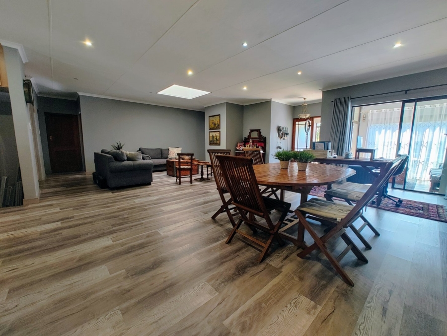 3 Bedroom Property for Sale in Schuinshoogte KwaZulu-Natal