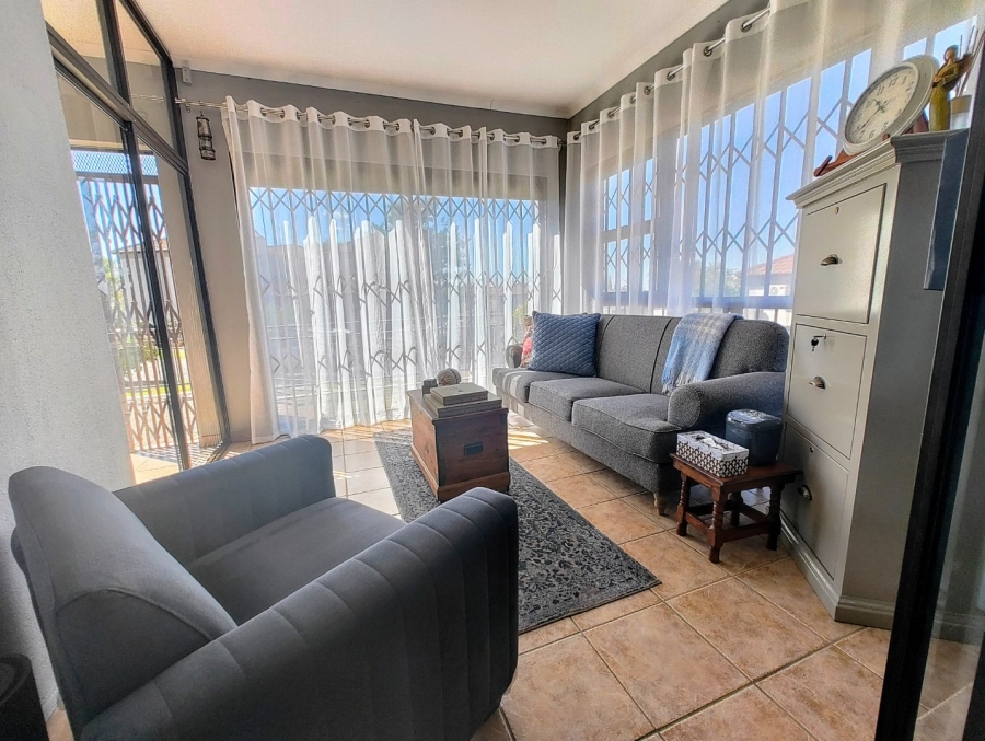 3 Bedroom Property for Sale in Schuinshoogte KwaZulu-Natal