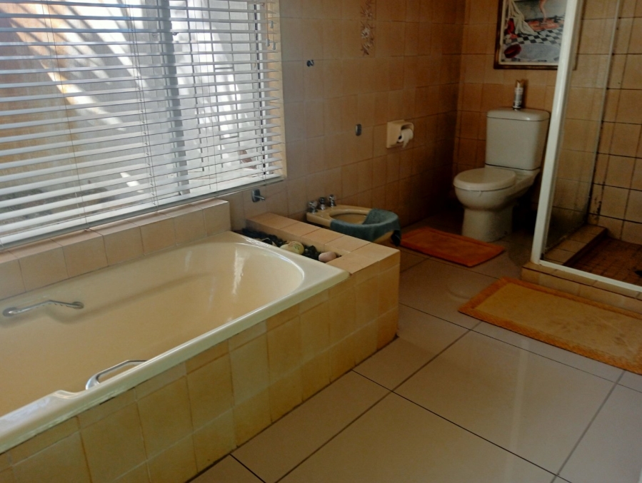 To Let 5 Bedroom Property for Rent in Woodside KwaZulu-Natal