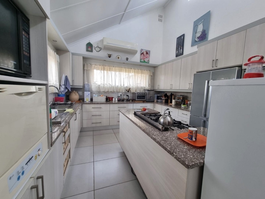 6 Bedroom Property for Sale in Southport KwaZulu-Natal