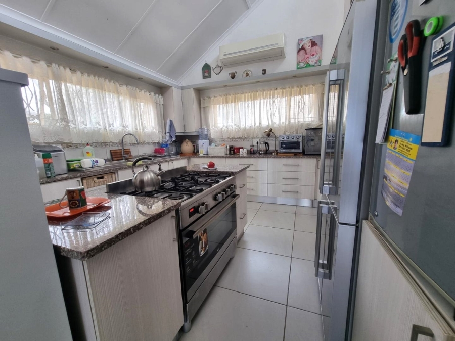 6 Bedroom Property for Sale in Southport KwaZulu-Natal