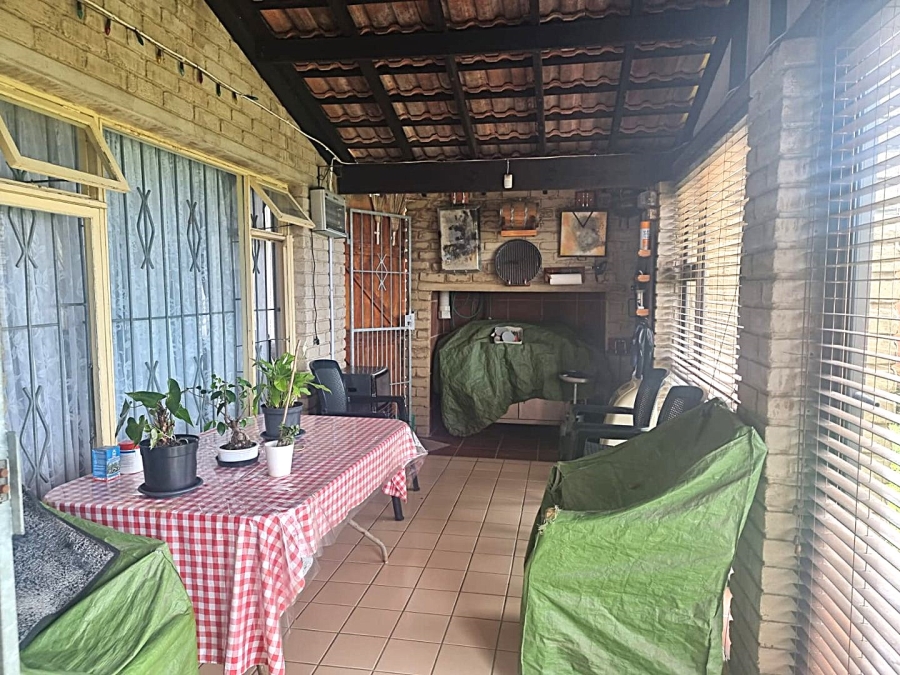 6 Bedroom Property for Sale in Southport KwaZulu-Natal
