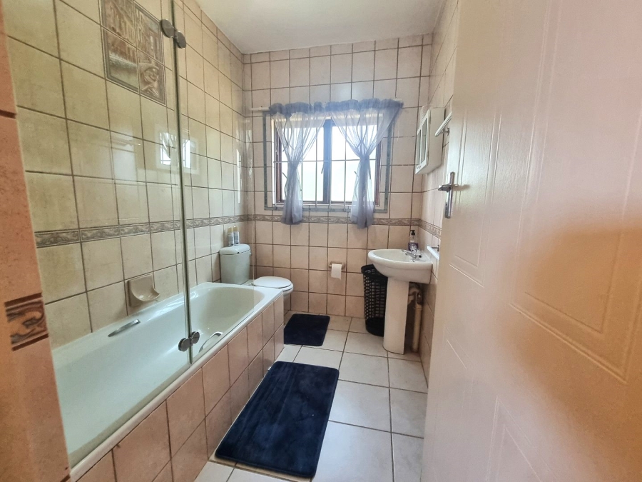 6 Bedroom Property for Sale in Southport KwaZulu-Natal