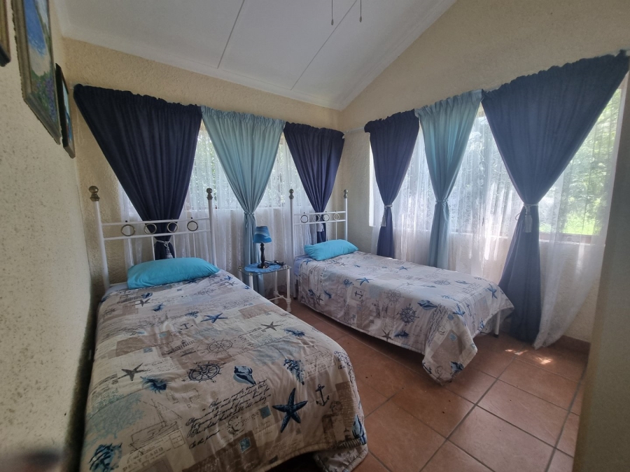 6 Bedroom Property for Sale in Southport KwaZulu-Natal