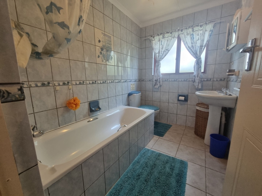 6 Bedroom Property for Sale in Southport KwaZulu-Natal