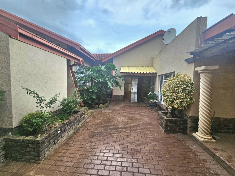 To Let 4 Bedroom Property for Rent in Pioneer Park KwaZulu-Natal