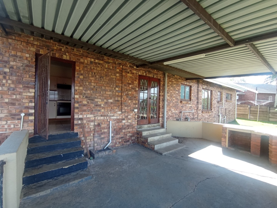 3 Bedroom Property for Sale in Scottsville KwaZulu-Natal