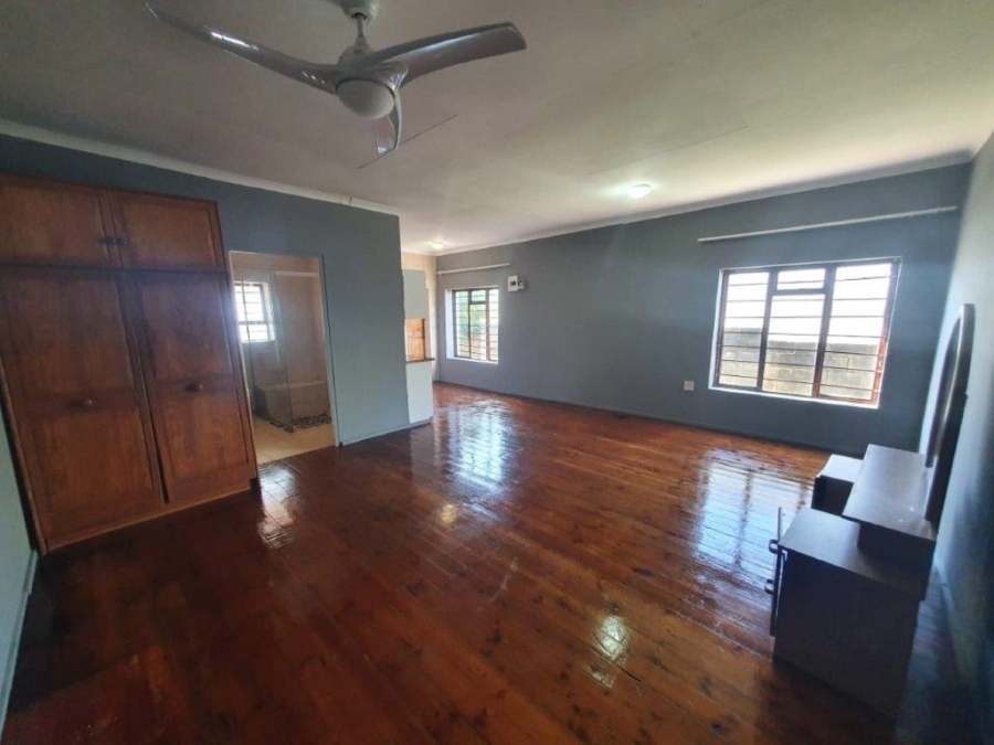 8 Bedroom Property for Sale in Sunwich Port KwaZulu-Natal