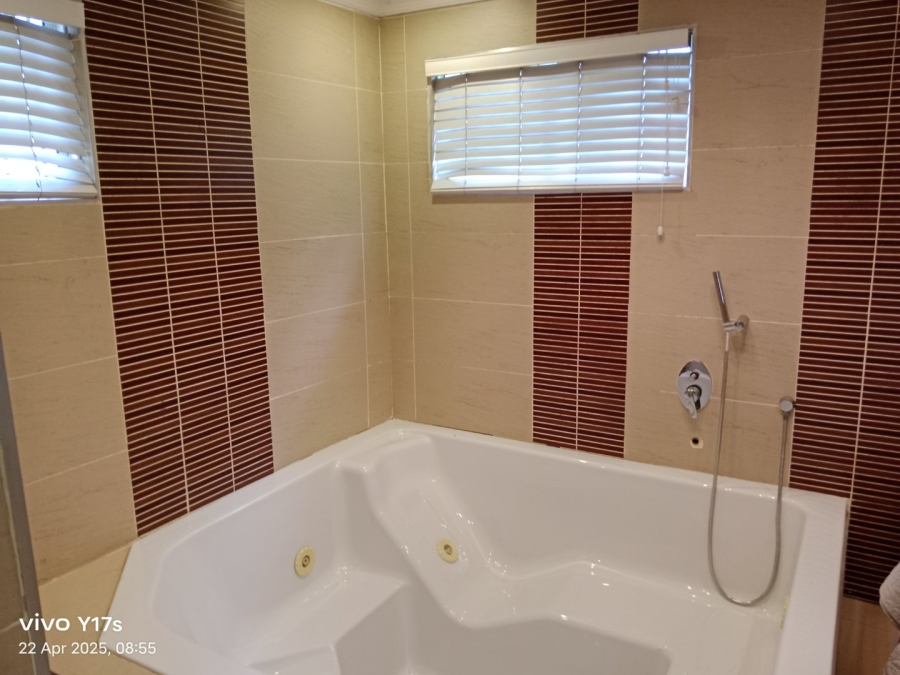 5 Bedroom Property for Sale in Chase Valley KwaZulu-Natal