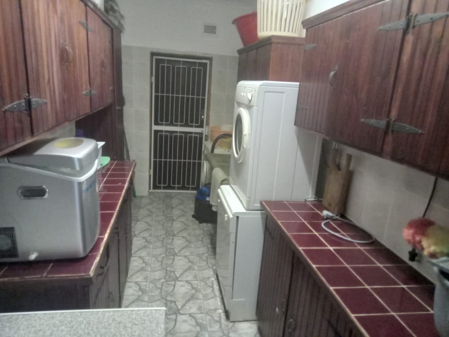 5 Bedroom Property for Sale in Margate KwaZulu-Natal