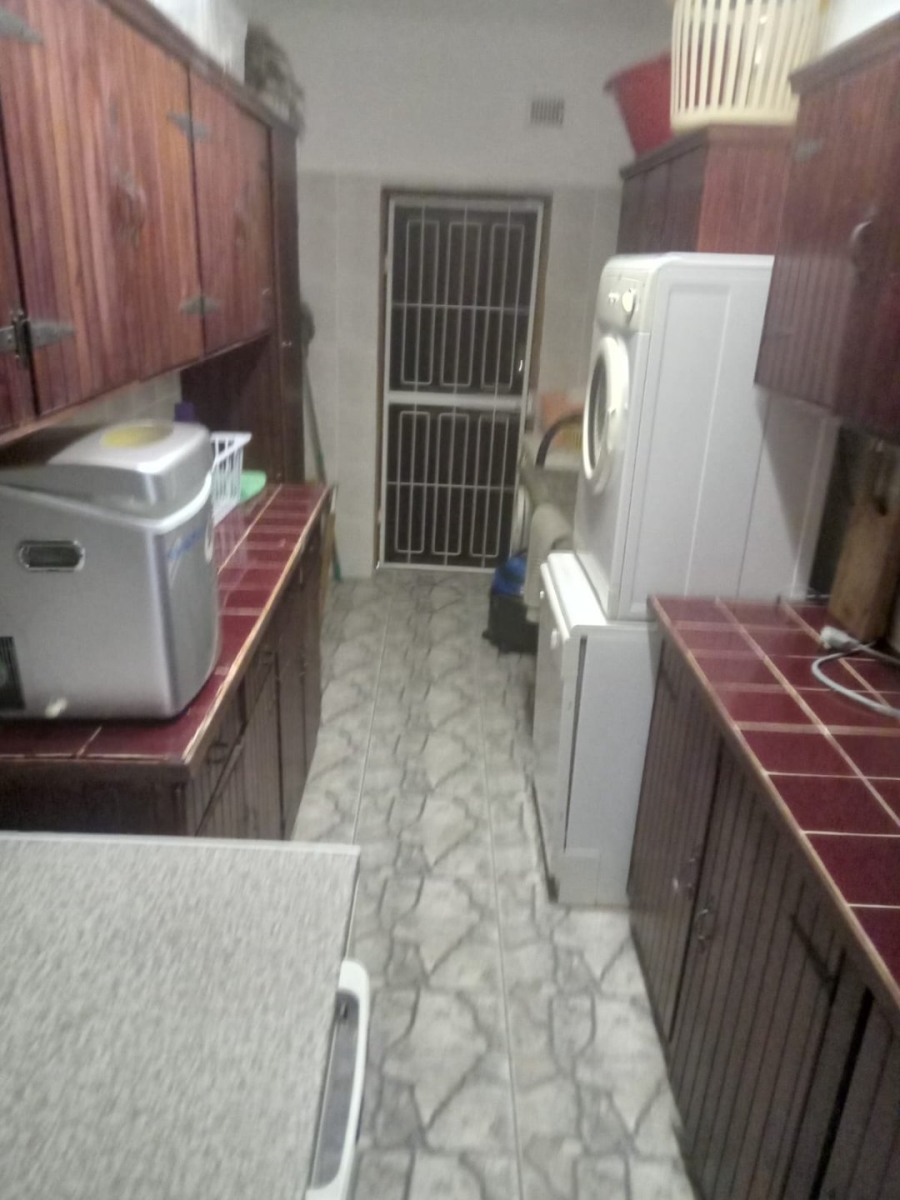 5 Bedroom Property for Sale in Margate KwaZulu-Natal