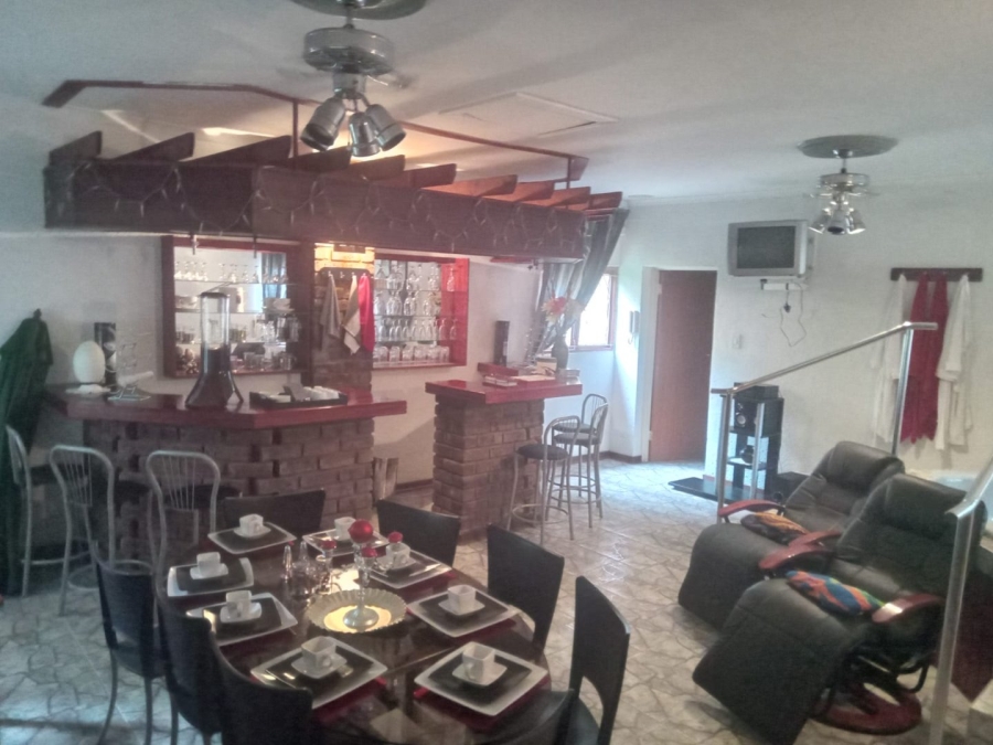 5 Bedroom Property for Sale in Margate KwaZulu-Natal