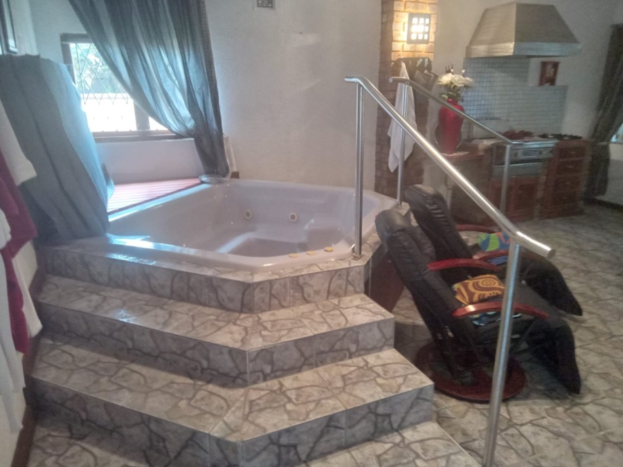 5 Bedroom Property for Sale in Margate KwaZulu-Natal