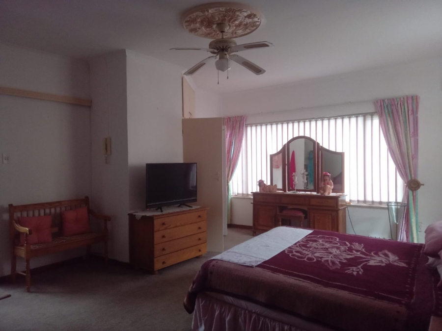 5 Bedroom Property for Sale in Margate KwaZulu-Natal