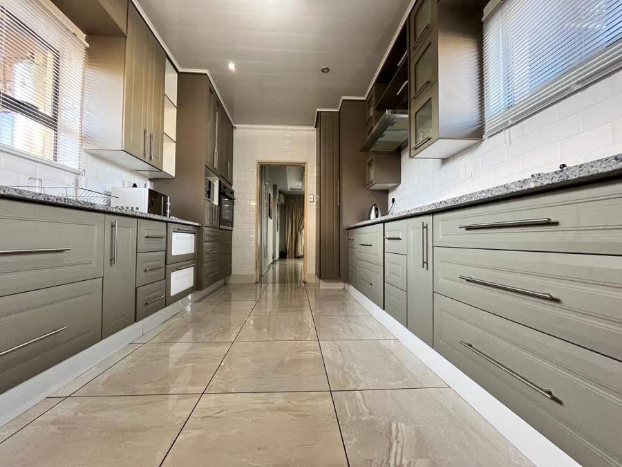 5 Bedroom Property for Sale in Barry Hertzog Park KwaZulu-Natal
