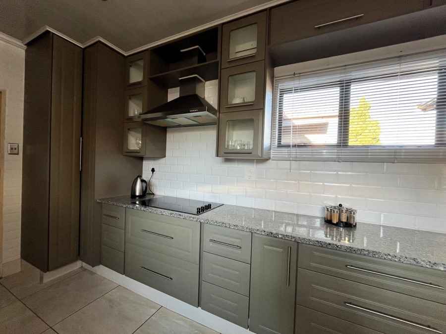 5 Bedroom Property for Sale in Barry Hertzog Park KwaZulu-Natal