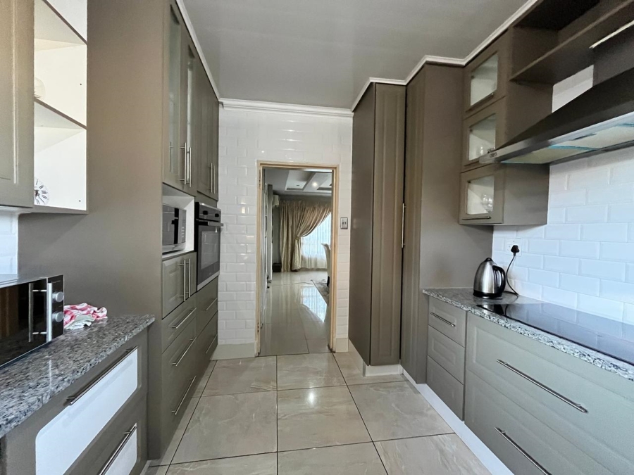 5 Bedroom Property for Sale in Barry Hertzog Park KwaZulu-Natal