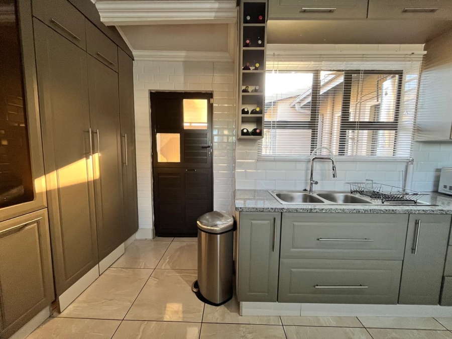 5 Bedroom Property for Sale in Barry Hertzog Park KwaZulu-Natal