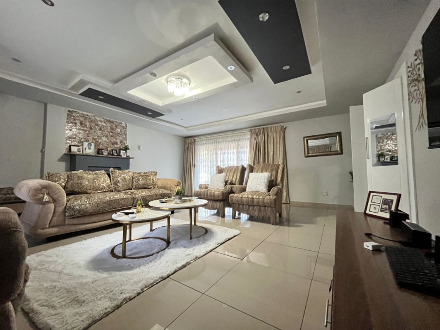 5 Bedroom Property for Sale in Barry Hertzog Park KwaZulu-Natal
