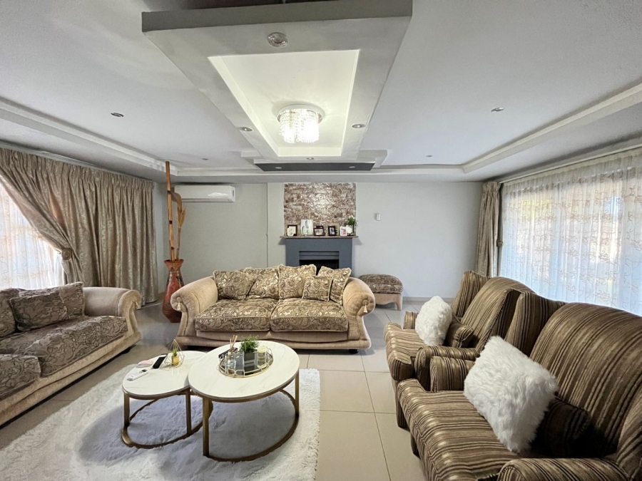 5 Bedroom Property for Sale in Barry Hertzog Park KwaZulu-Natal