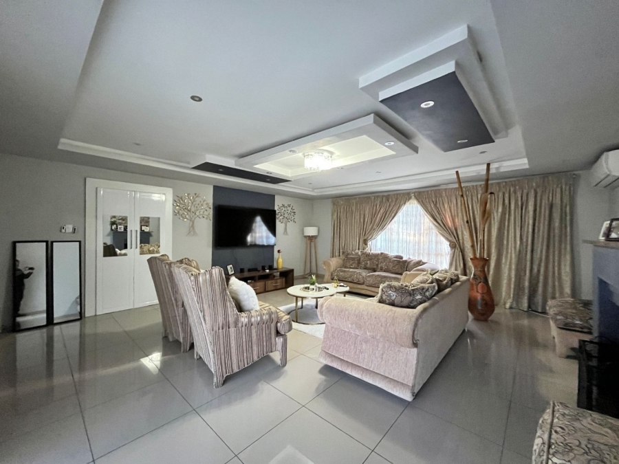 5 Bedroom Property for Sale in Barry Hertzog Park KwaZulu-Natal