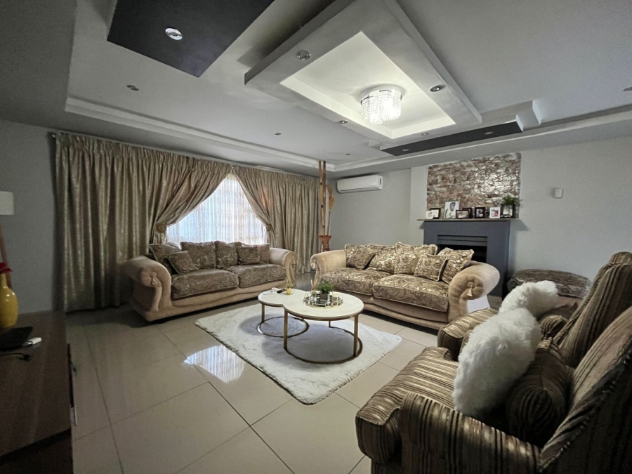 5 Bedroom Property for Sale in Barry Hertzog Park KwaZulu-Natal
