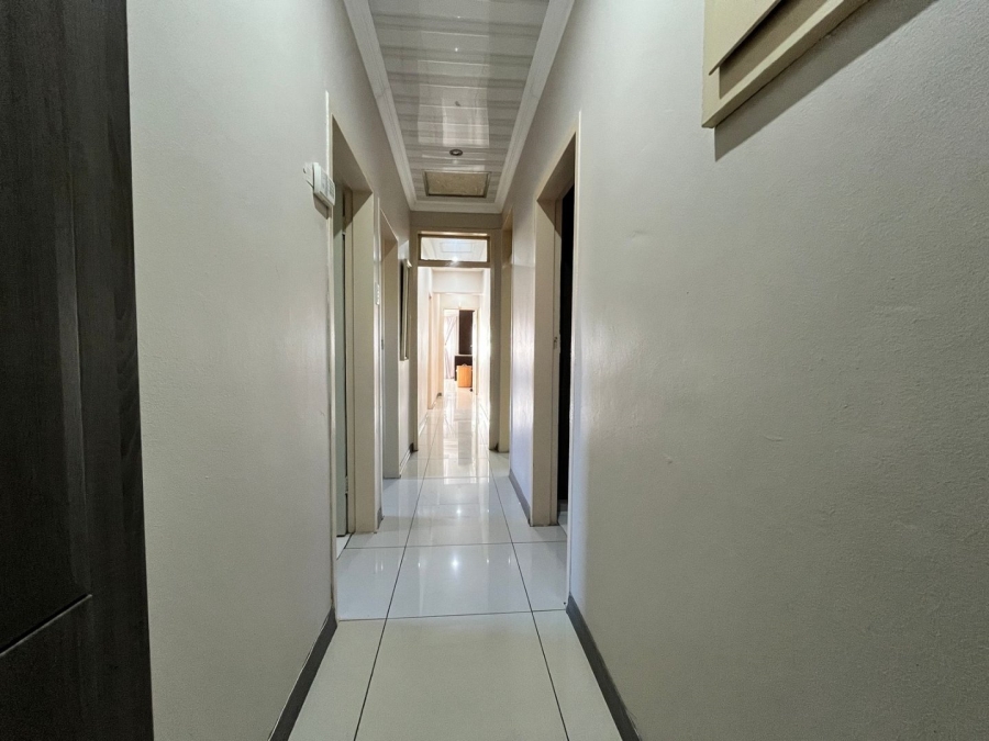5 Bedroom Property for Sale in Barry Hertzog Park KwaZulu-Natal