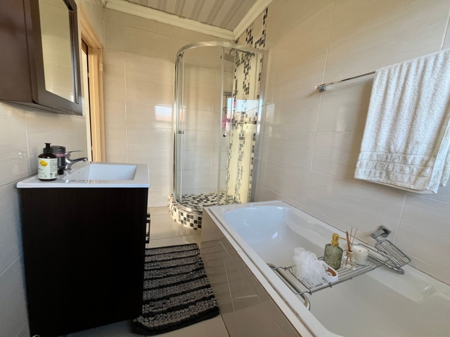 5 Bedroom Property for Sale in Barry Hertzog Park KwaZulu-Natal
