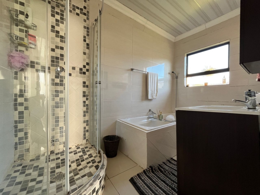 5 Bedroom Property for Sale in Barry Hertzog Park KwaZulu-Natal